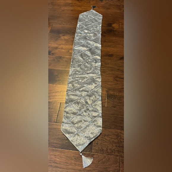 Gorgeous silver table runner - velvet with tassels - 11.5” x 71” - Picture 2 of 5